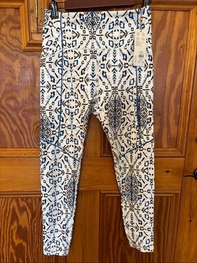 CALIA by Carrie Underwood White and Blue Patterned Leggings